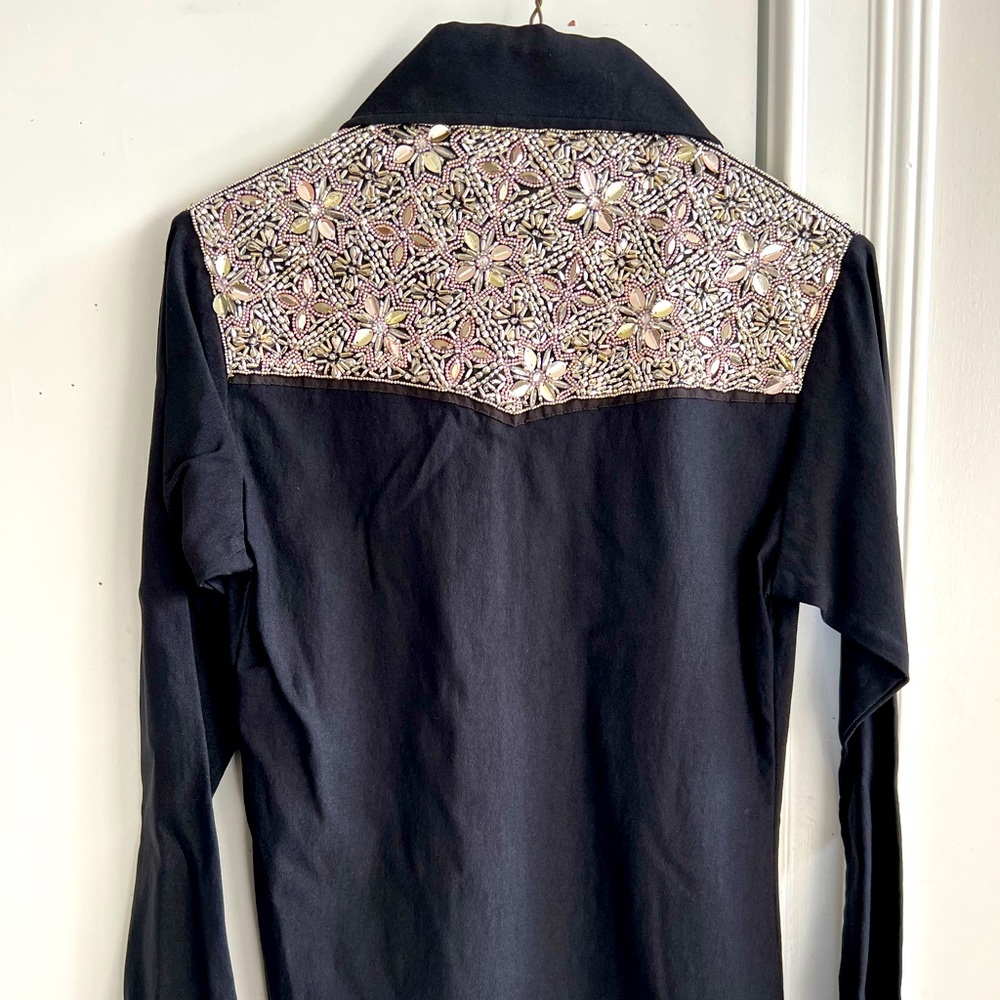 Western all day show shirt.  Size med.  Really catches the eye in the pen.